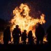 Die Hörmannsberger Dorfjugend organisiert jährlich ein Osterfeuer. 