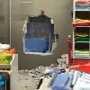 Durch ein Loch in der Wand stiegen Einbrecher in einen Elektronikmarkt im EGM-Center in Baldingen ein.