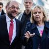 SPD-Kanzlerkandidat Martin Schulz und NRW-Ministerpräsidentin Hannelore Kraft beim Straßen-Wahlkampf in Mülheim an der Ruhr: Der Trend ist zurzeit kein Genosse mehr.