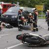 Auf dieser Kreuzung nahe Jedesheim hat sich gestern Abend ein schwerer Unfall ereignet. Bei einer Kollision mit einem VW-Kombi zog sich ein Motorradfahrer lebensgefährliche verletzungen zu. 