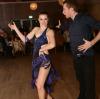 Nicola Helm begeisterte beim Ball des Sports in der Aichacher TSV-Turnhalle mit ihrem Partner mit einer Tanzvorführung. 	 	