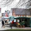 Insgesamt sechs Stände bieten ihre Waren auf Wochenmarkt am Donnerstag in Weißenhorn an. 