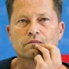 Schauspieler Til Schweiger muss sich wegen eines Facebook-Posts vor Gericht rechtfertigen.