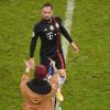 Ein Flitzer provozierte Franck Ribéry in der Partie FC Bayern gegen HSV.