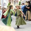 Im Juli 2023 war Burgau im mittelalterlichen Ausnahmezustand. Auch die Kleinsten waren in historischen Gewänder gehüllt und tanzten auf der Straße. 
