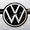 Das neue VW-Logo. Gegen vier hohe ehemalige und amtierende Manager des Konzerns wurde Anklage erhoben.