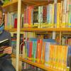 Der neun Jahre alte Jakob ist einer von 5000 Nutzern der Friedberger Stadtbücherei. Er liest am liebsten Fußballbücher. 