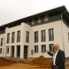 Zu den großen Projekten in Tomas Zinneckers Amtszeit zählte der Neubau des Aindlinger Rathauses, hier ein Foto vor dem Neubau im Jahr 2011. 	
