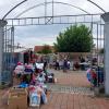 Es ist wieder so weit: Der Flohmarkt der Kinder auf dem Parkplatz des Kaufhauses Woha beginnt.