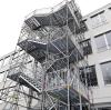 Das ist die provisorische Gerüsttreppe am Peutinger-Gymnasium. Sie reicht allerdings nicht aus, um die Auflagen des Brandschutzes zu erfüllen. 