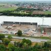 Die neue Firmenzentrale des Schweiß- und Spanntischherstellers Siegmund entsteht derzeit an der B17 in Oberottmarshausen.