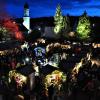 Wie ein Dorf ist der Unterhausener Weihnachtsmarkt aufgebaut, abends ist er besonders stimmungsvoll.