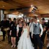 Die Altneihauser Feierwehrkapelln überraschte am Samstag das Brautpaar Barbara und Siegfried Kilian bei der Feier in Bayerdilling. 