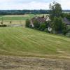 Soll am Ortsrand vom Bergheim ein neues Baugebiet entstehen? Das Foto zeigt den Blick in Richtung Osten, unten ist die Straße „Am Fuggerschloß“. 