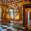 Die ausgeraubte und nun ausgestellte Vitrine im Juwelenzimmer des Historischen Grünen Gewölbes im Residenzschloss.