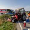 Ein Traktor und ein Auto sind am Freitagnachmittag zwischen Laugna und Geratshofen zusammengestoßen. Dabei wurden drei Personen leicht verletzt.  	