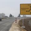 Die alte B10 ist zwischen Burgau und Günzburg jetzt mit Einschränkungen wieder befahrbar. Für den zweiten Bauabschnitt wird sie jedoch zwischen Kleinanhausen und Limbach ab März wieder für längere Zeit gesperrt sein.