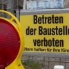 Von „Betreten verboten“-Schildern lassen sich Kriminelle nicht abhalten. In Bad Wörishofen stahlen sich mehrfach Ausrüstung von Baustellen.