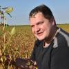 Nebenerwerbs-Landwirt Christian Schütz baut in Boos seit drei Jahren Sojabohnen an. 