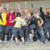 Nach der Rückkehr aus Ellerbach feierte die zweite Mannschaft des TSV Binswangen im eigenen Sportheim den Aufstieg in die A-Klasse West III. 