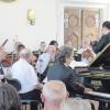 Für ein krönendes Finale des „Musikalischen Frühlings“ sorgten das Günzburger Kammerorchester unter der Leitung von Markus Putzke und der Pianist Stephan Kaller bei ihrem Konzert im Kaisersaal in Wettenhausen.  