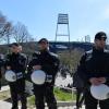 Hochrisikospiel: Polizisten stehen im April 2015 bei der Begegnung Werder Bremen gegen den Hamburger SV vor dem Weserstadion.