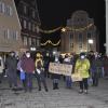 In Donauwörth demonstrierten etwa 100 Menschen für das Vertrauen in die Wissenschaft, um die Corona-Pandemie in den Griff zu bekommen. 
