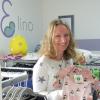 Bettina Deininger verkauft Kleidung für werdende Mütter. Auch für stillende Frauen und Babys hat sie die richtige Kleidung im Sortiment.