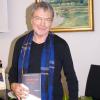 Wörthersee-Krimi vom Ammersee: Dieter Bischoff mit seinem Roman „Rotkappe ist tot“ bei einer Lesung im Schondorfer Rathaus.  