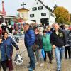 Schmöker, Socken, Raclette: Zahlreiche Besucher bummelten am Sonntag über den Kellmünzer Kirchweihmarkt und den Bücherei-Flohmarkt.