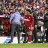 Julian Nagelsmann und das Abklatschen mit Leroy Sané.  