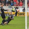 Starke Abwehraktion: Mit letztem Einsatz verhindert Niklas Dorsch (liegend) den vierten Stuttgarter Treffer.