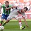 Kevin De Bruyne (l) und der VfL Wolfsburg kamen beim 1. FC Köln nicht über ein 1:1 hinaus.