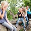 Den Platz in der Gruppe zu finden, gestaltet sich für Kinder oft schwer. Wenn sie ausgeschlossen werden, verstehen sie dies häufig nicht und reden ungern darüber.