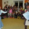 Zwei Mitglieder der Mittelaltergruppe „In Derelicta“ zeigten beim Ferienspaß in Kellmünz einen Showkampf. In den vergangenen zwei Wochen war für die Kinder ein umfangreiches Programm angeboten worden. 