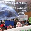 Mehr Schülerinnen und Schüler als erwartet kamen am Freitag zur Aktion für eine andere Klimapolitik. Die Schulen bewerten die Streikaktion allerdings völlig unterschiedlich. 