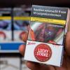 Forscher der Universität Mailand führen den statistisch auffälligen langsamen Rückgang von weiblichen Lungenkrebs-Toten auf einen Anstieg im Tabakkonsum bei Frauen zurück.