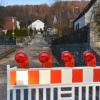 Am Urnenfeld in Wemding laufen Bauarbeiten. Kanal, Wasserleitung und Straßen werden saniert beziehungsweise erneuert.  	