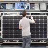 Die Herstellung von Solarmodulen in Deutschland rentiert sich kaum mehr. Aber warum nur, wenn der Sektor doch weltweit boomt?  	