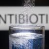 Einer WHO-Studie zufolge besteht  für jeden Menschen das Risiko, sich irgendwann mit antibiotikaresistenten Bakterien anzustecken.