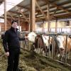 Johannes Wiedenmann glaubt an die Zukunft der Landwirtschaft und hat einen modernen Kuhstall für 1,5 Millionen Euro gebaut.