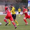 Gersthofens Ferkan Secgin (Mitte gegen Thomas Zimmermann und Patrick Modes) erzielte beide Treffer beim 2:0-Sieg in Aindling.  	