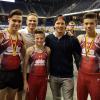 Die Pfuhler Nachwuchsturner Florian Reindl (links), Alexander Kunz (Dritter von links) und Timo Rister (rechts) freuen sich mit Trainer Rolandas Zaksauskas (Zweiter von links) und dem Reck-Olympiasieger von Rio, Fabian Hambüchen, über das bei der deutschen Meisterschaft in Berlin Erreichte. 