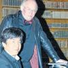 Duo in der Klosterbibliothek: Ulrich Scheinhammer-Schmid (hinten) und Akira Sagawa. 