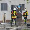 Ein großes Aufgebot an Einsatzkräften kämpft gegen die Flammen an einem landwirtschaftlichen Anwesen in Scheuring. Das Wohnhaus konnte bisher geschützt werden.