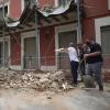 Mitarbeiter der Stadt Ponce entfernen Trümmer, die durch ein Erdbeben der Stärke 5,4 verursacht wurden.