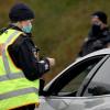 Ein Autofahrer hat Polizisten in Kellmünz einen Führerschein vorgelegt, der sich als Totalfälschung herausstellte. 