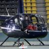 Der Hubschrauberpilot Jan Veen öffnete 2008 mit seinem Hubschrauber vier Bierflaschen mit einem an einer Kufe des Helikopters befestigten Flaschenöffner.