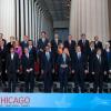 Die Regierungschefs der 28 Nato-Staaten beim "Familienfoto". Foto: Peer Grimm dpa