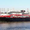 Das Hurtigruten-Schiff «Fridtjof Nansen» im Sommer 2020 in Hamburg.